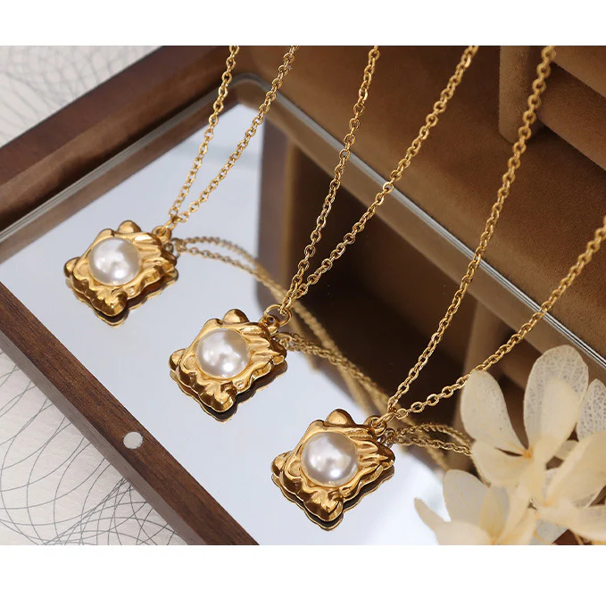 Pearl Inlay Geometric Embossed Plate Pendant Necklace