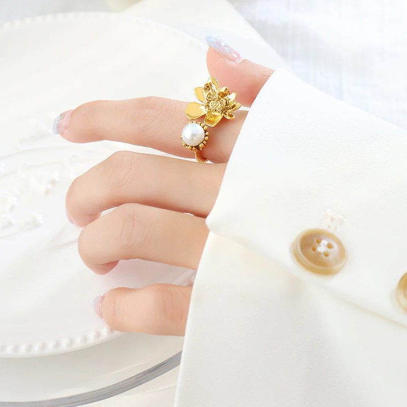 Flower and Pearl Between Finger Ring