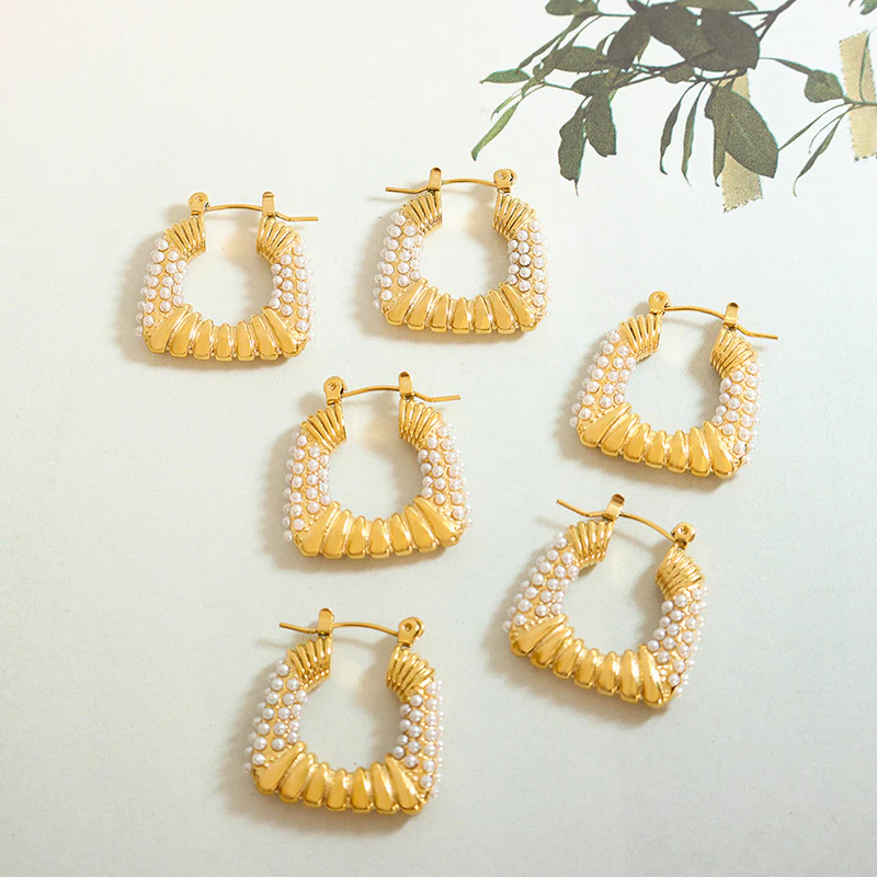 Chic Tote Bag Pearl Earrings
