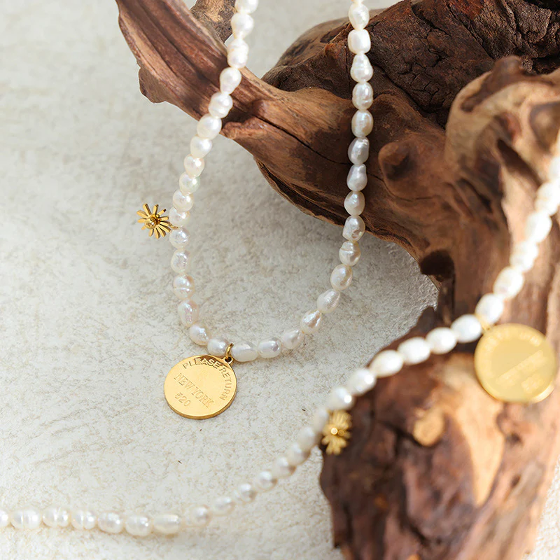 New York Coin Pendant Freshwater Pearl Necklace