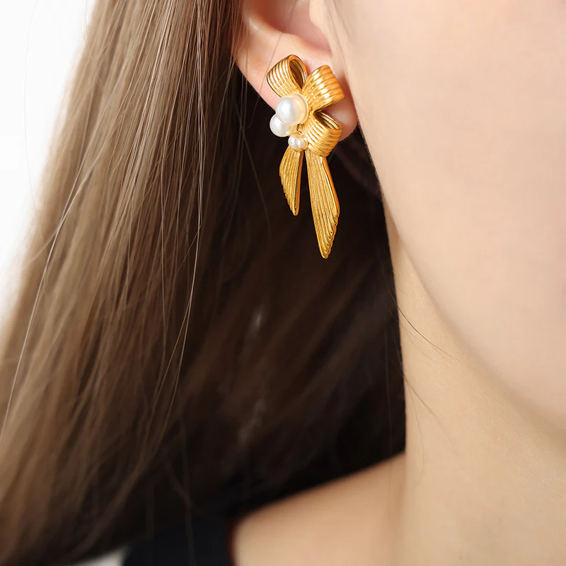 Large Bow Knot With Pearl Inlaid Earring