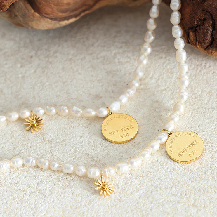 New York Coin Pendant Freshwater Pearl Necklace