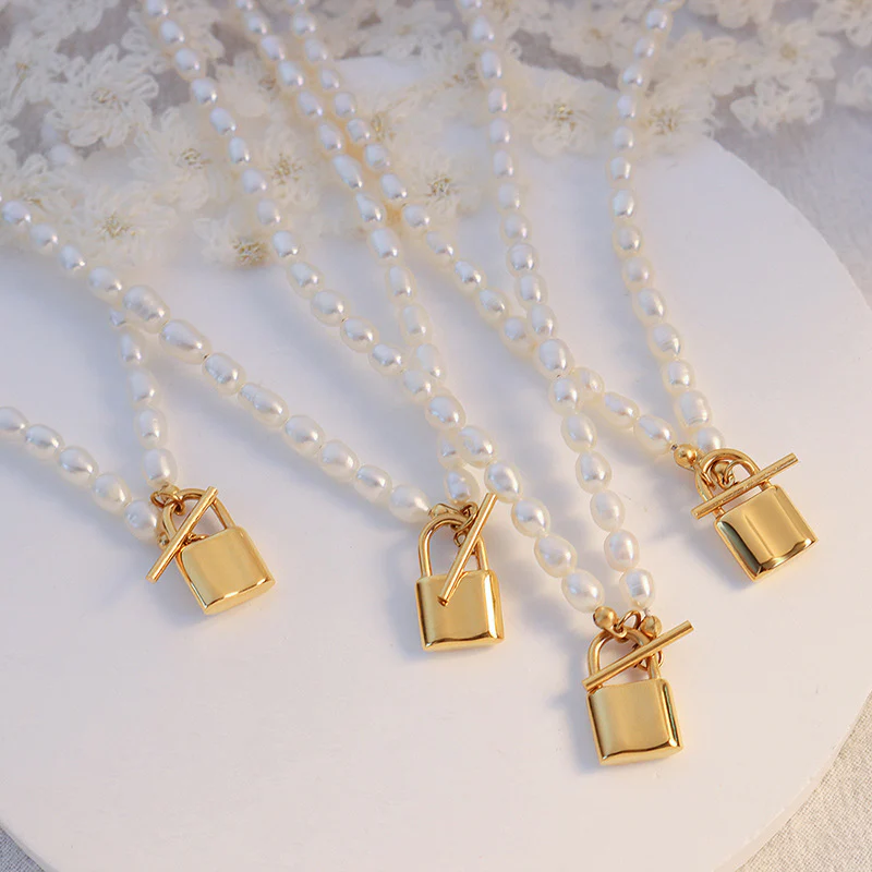 OT Clasp Lock Pendant Freshwater Pearl Necklace