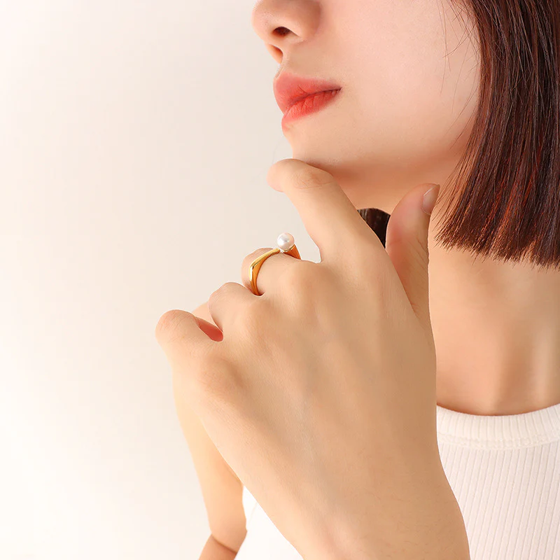 Simple Square Pearl Ring