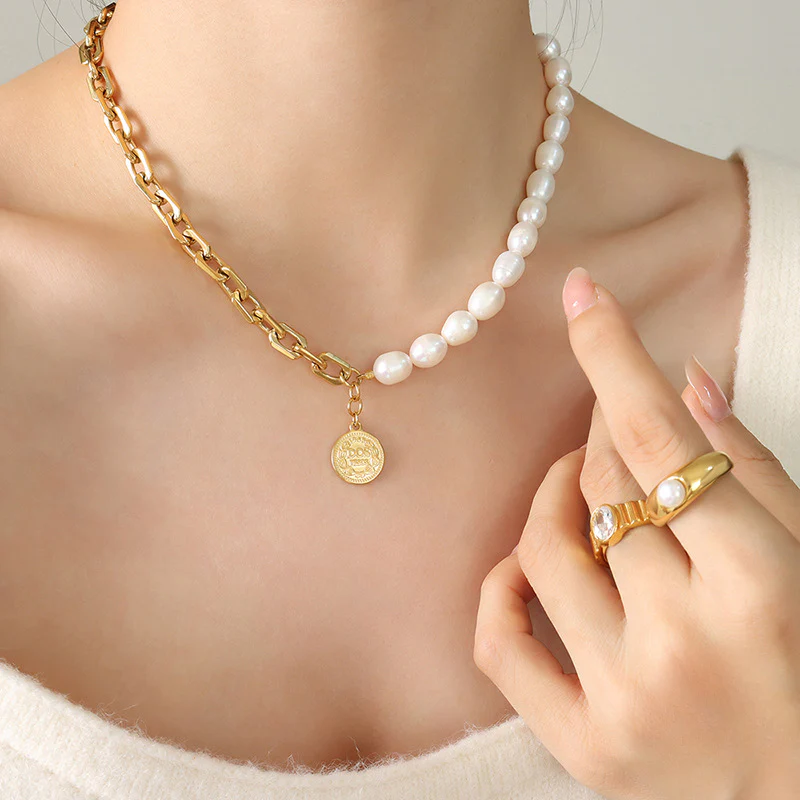 Pearl and Thick Chain Necklace
