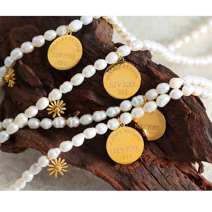 New York Coin Pendant Freshwater Pearl Necklace