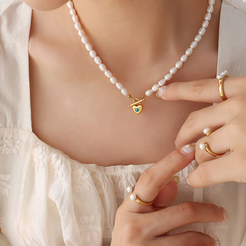 OT Clasp Pearl Necklace With Heart Pendant