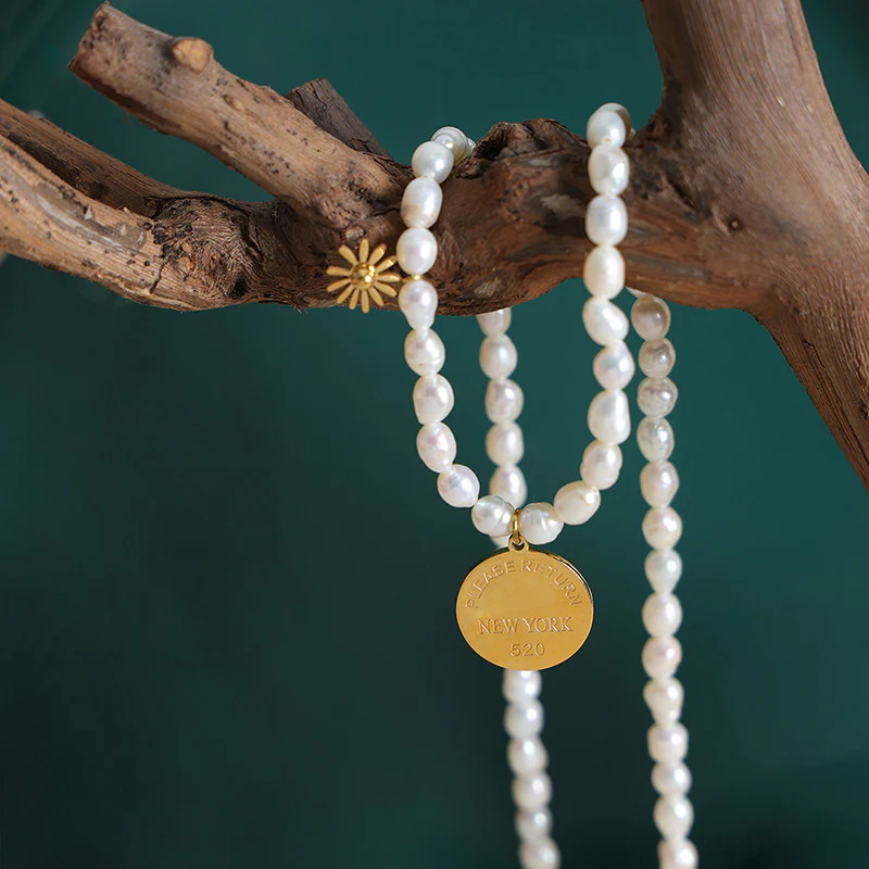 New York Coin Pendant Freshwater Pearl Necklace