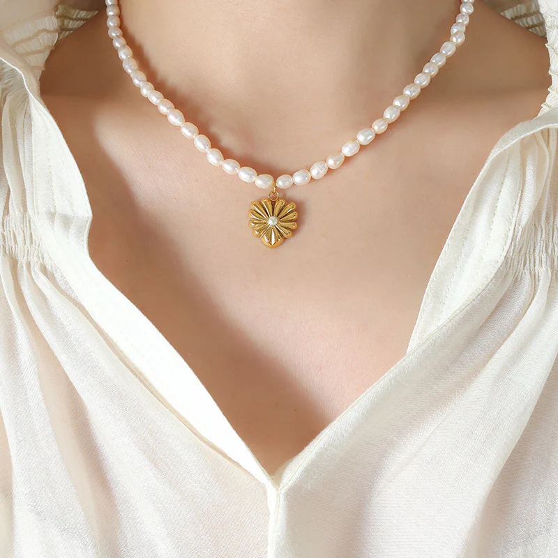 Freshwater Pearl Necklace With Pearl Inlay Heart Pendant