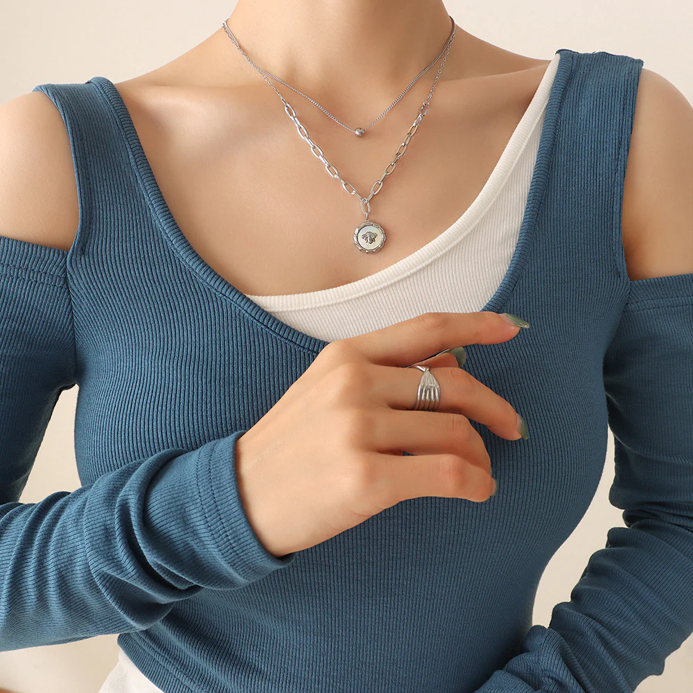 Animal Bee Seashell Pendant Necklace Earring Set