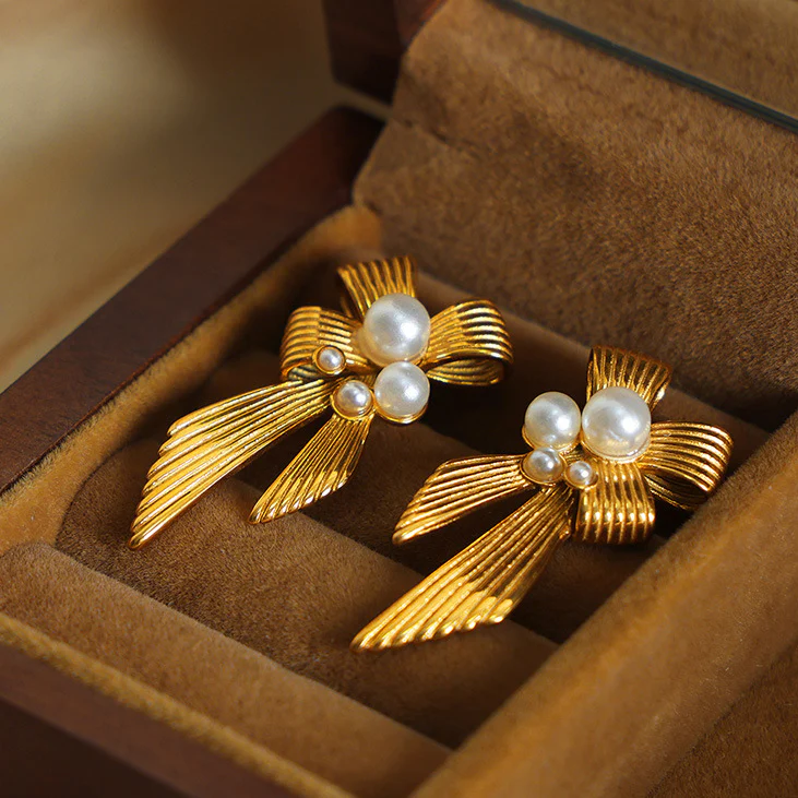 Large Bow Knot With Pearl Inlaid Earring