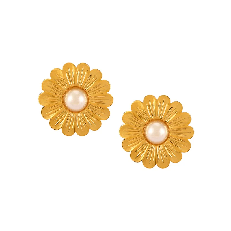 Daisy Flower Pearl Stud Earrings