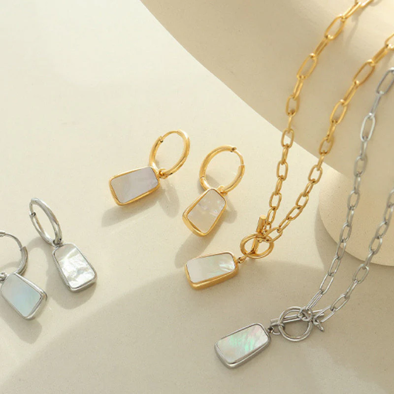 OT Clasp With White Seashell Pendant Necklace Earring Set