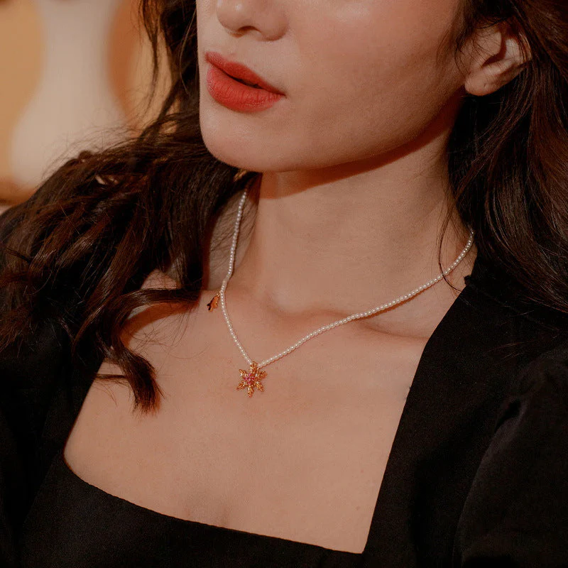 Snowflake Tiny Pearl Necklace