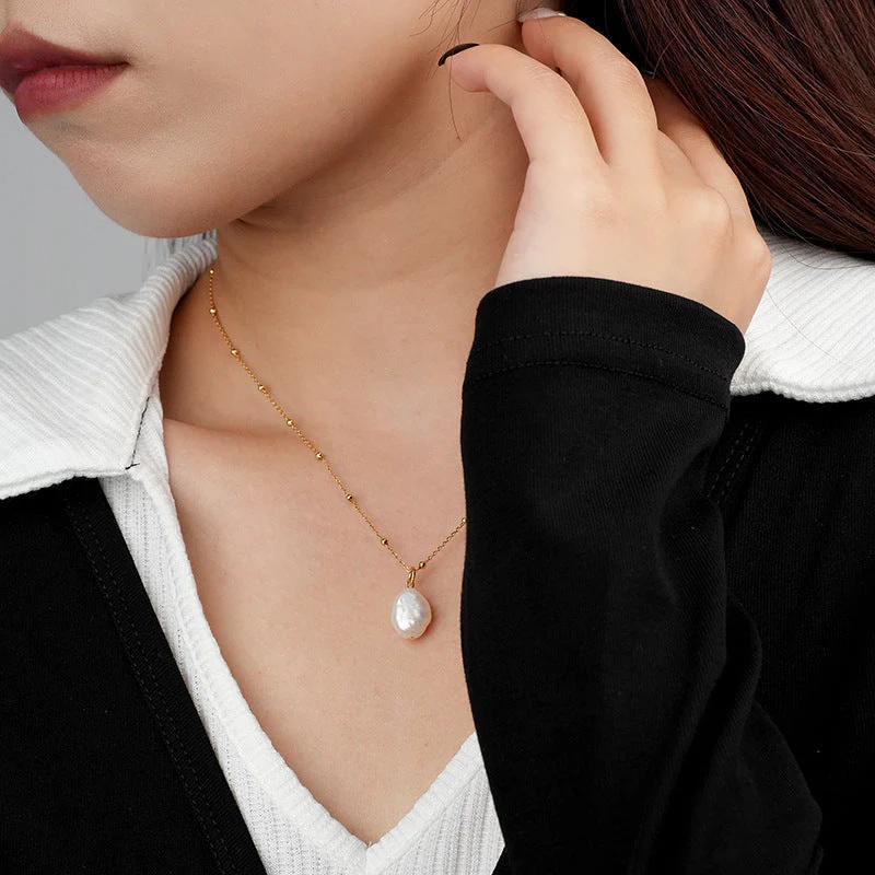 Single Baroque Pearl Pendant Necklace