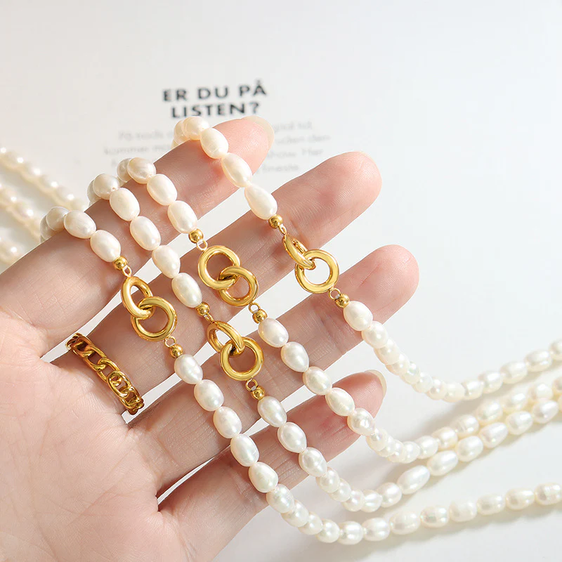 Gold Circles Clasp Pendant Freshwater Pearl Necklace