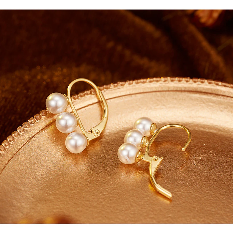 3 Pearls Balance Beam Clasp Earrings