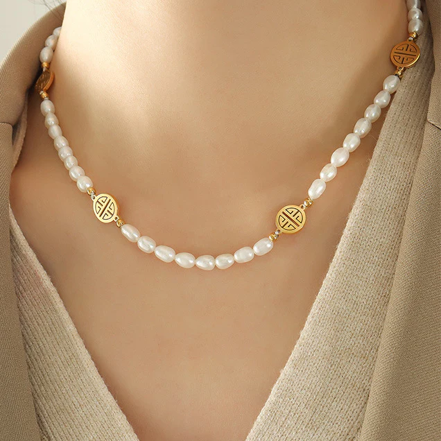 Hollow Vintage Charms Stitching Freshwater Pearl Necklace