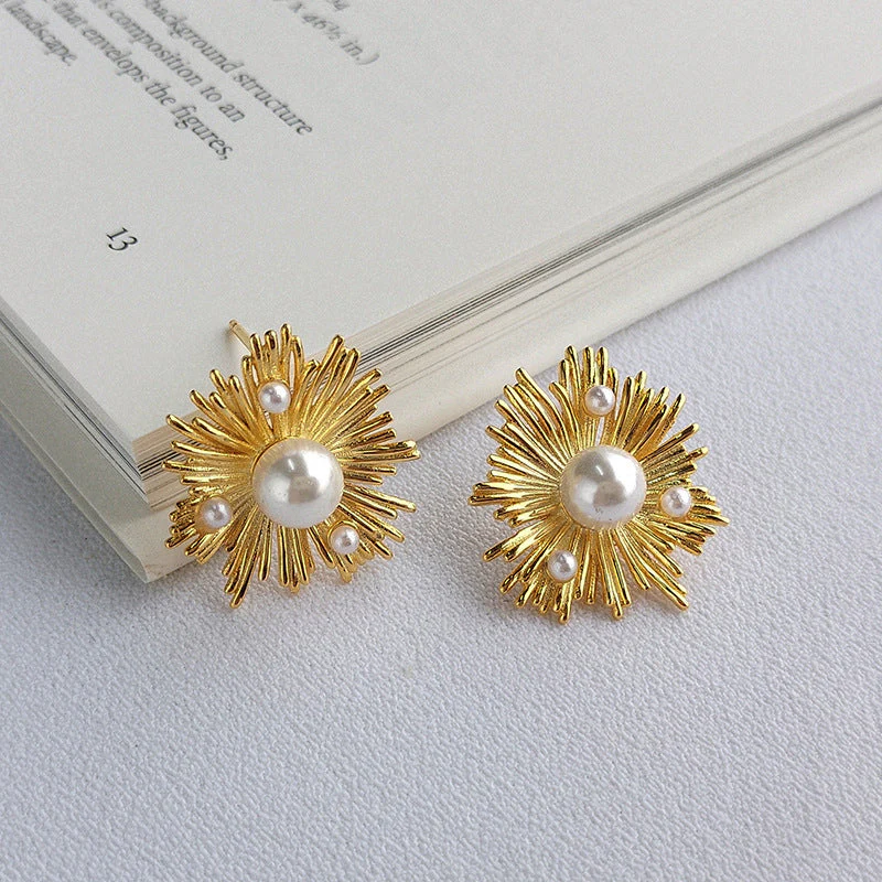 Novelty Stud Earrings With Pearls