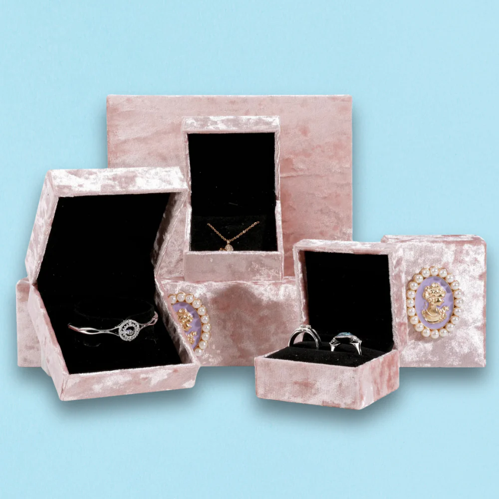 Vintage Velvet Pearl Pink Queen Head Jewelry Box