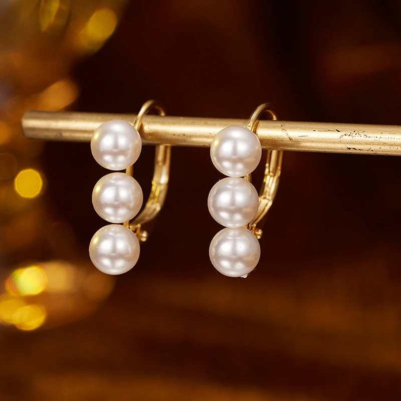 3 Pearls Balance Beam Clasp Earrings