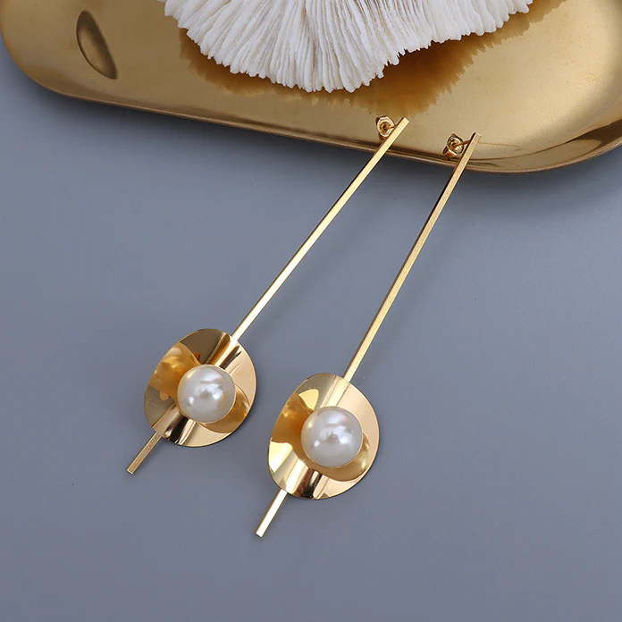 Exaggerated Long Drop Round Disc With Pearl Earring