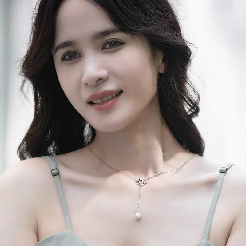 Snowflake Floating Pearl Necklace