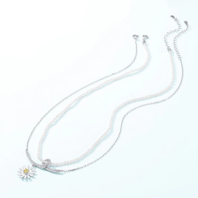 Pearl Chain And Daisy Necklace
