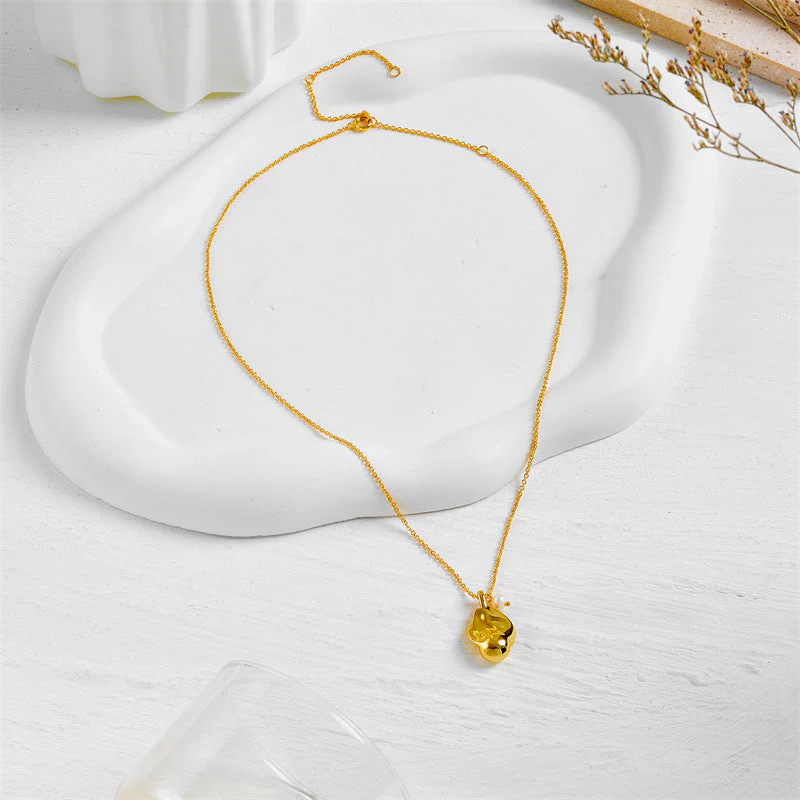 Small Pearl Pendant Necklace