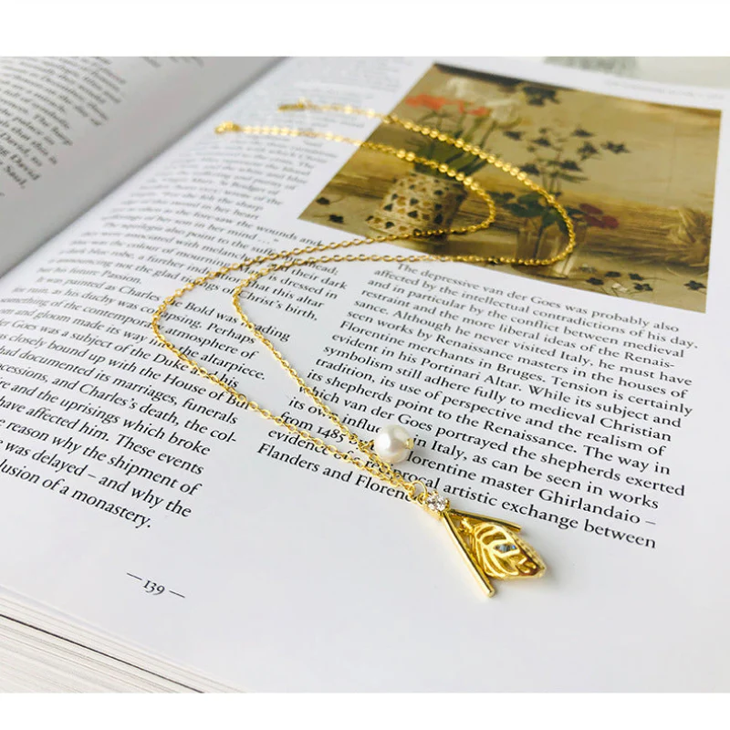 Pearl Charm Leaf Pendant Necklace