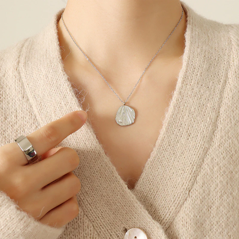 Cross Chain Gold Geometric Pendant Inlay Pearl Necklace