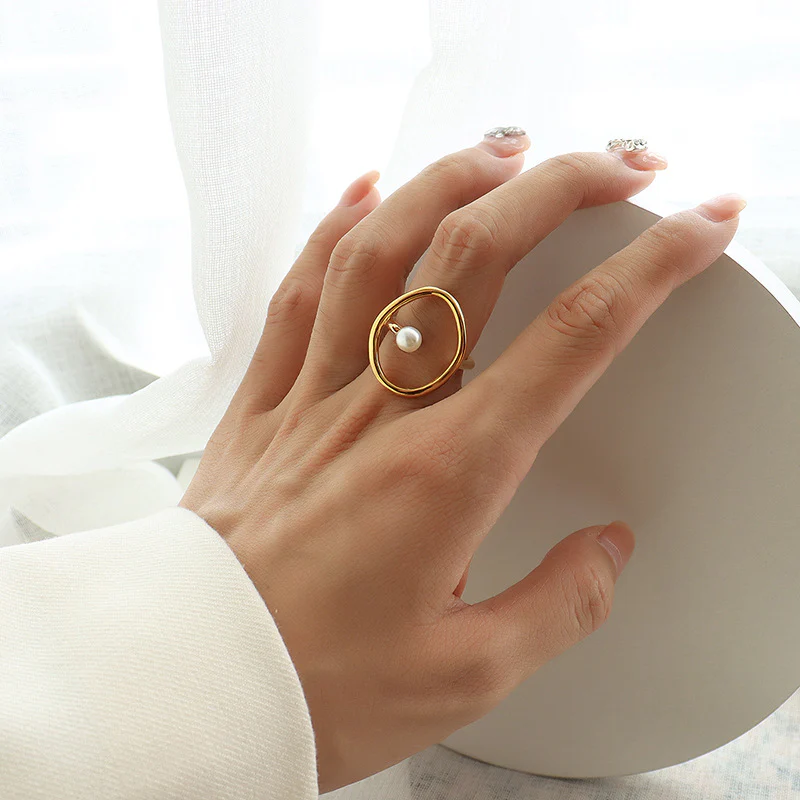 Geometric Hollow Circle Inlay Pearl Ring