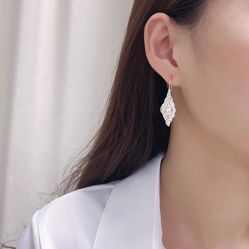 Hook Leaf Inlay Pearl Earrings