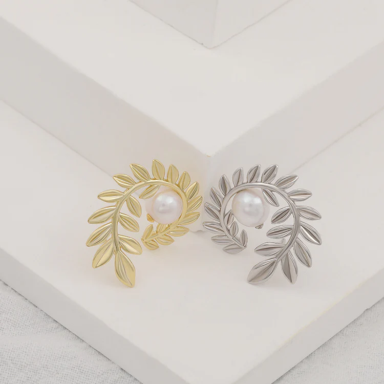 Leaf Climber Pearl Earrings