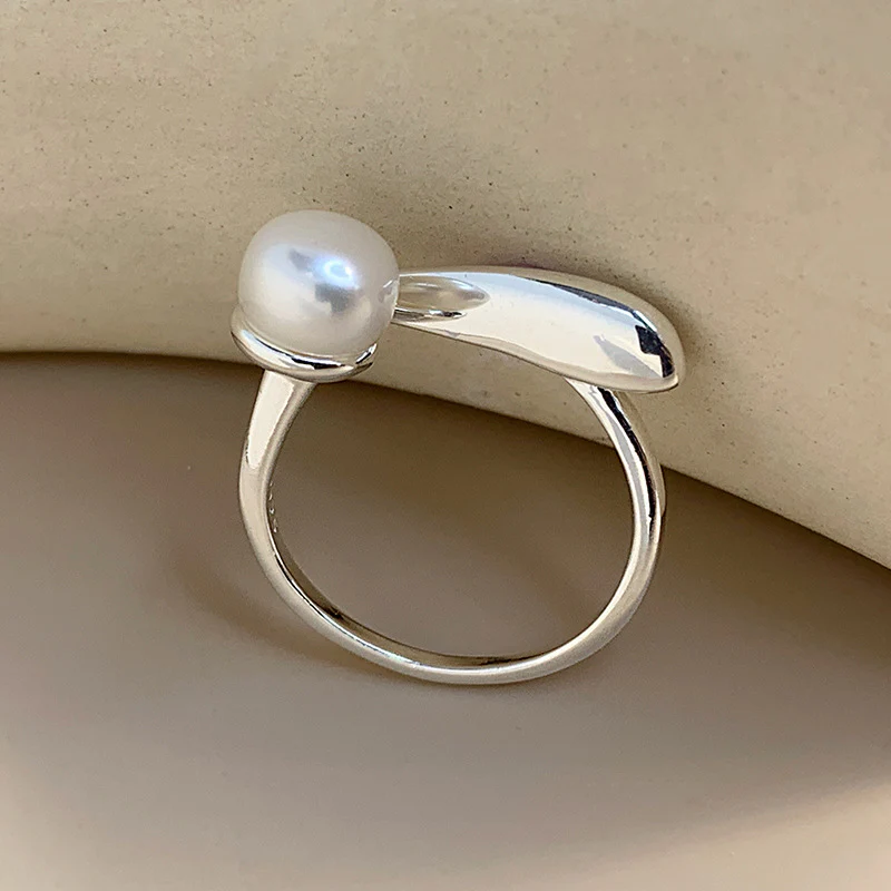 Niche Geometric Pearl Ring