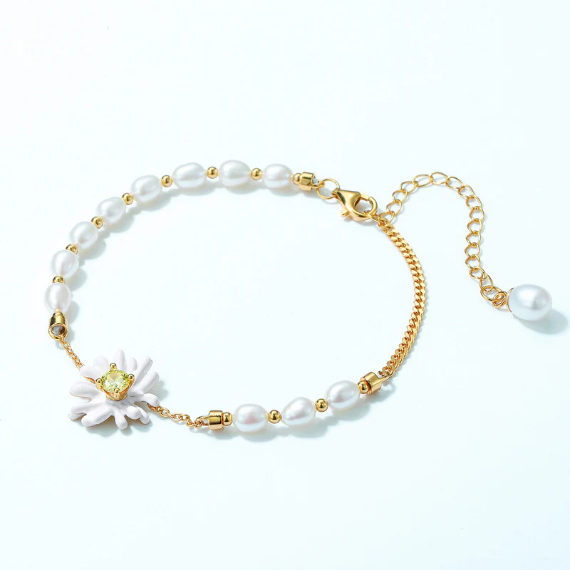 Cultured Pearl Bracelet With Little Daisy