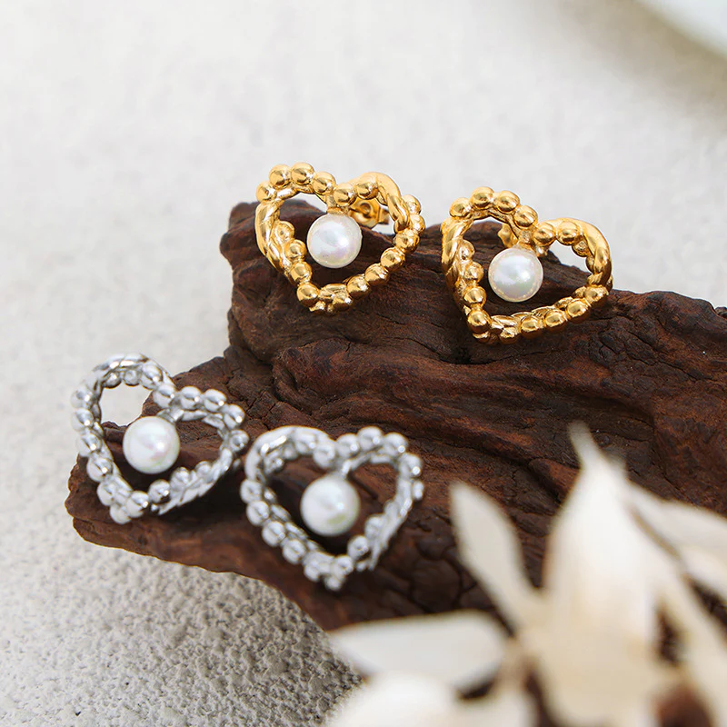Twist Hollow Heart Pearl Earrings