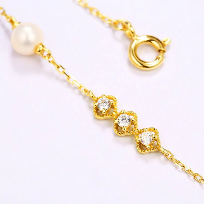 Small Pearl Bracelet