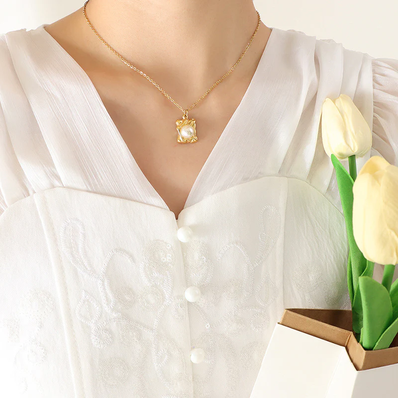 Pearl Inlay Geometric Embossed Plate Pendant Necklace