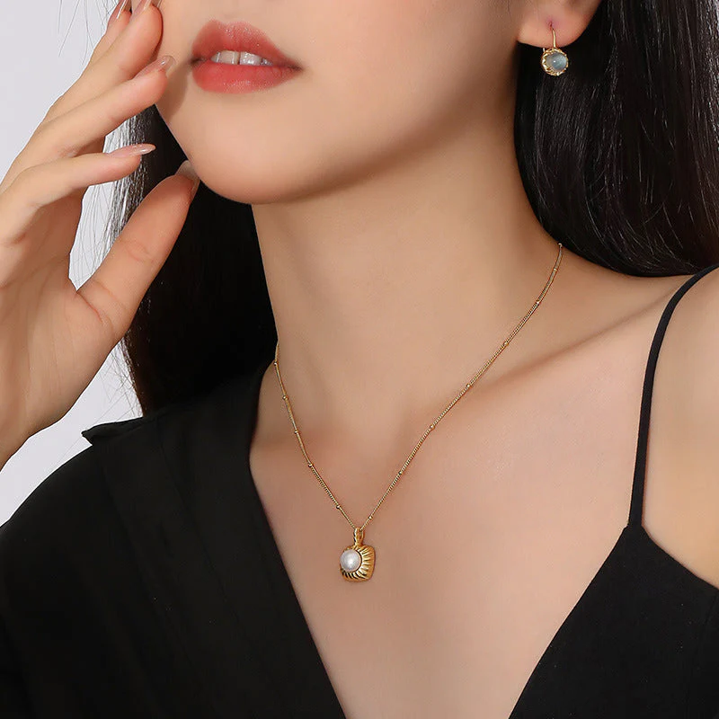 Minimalist Freshwater Pearl Pendant Necklace