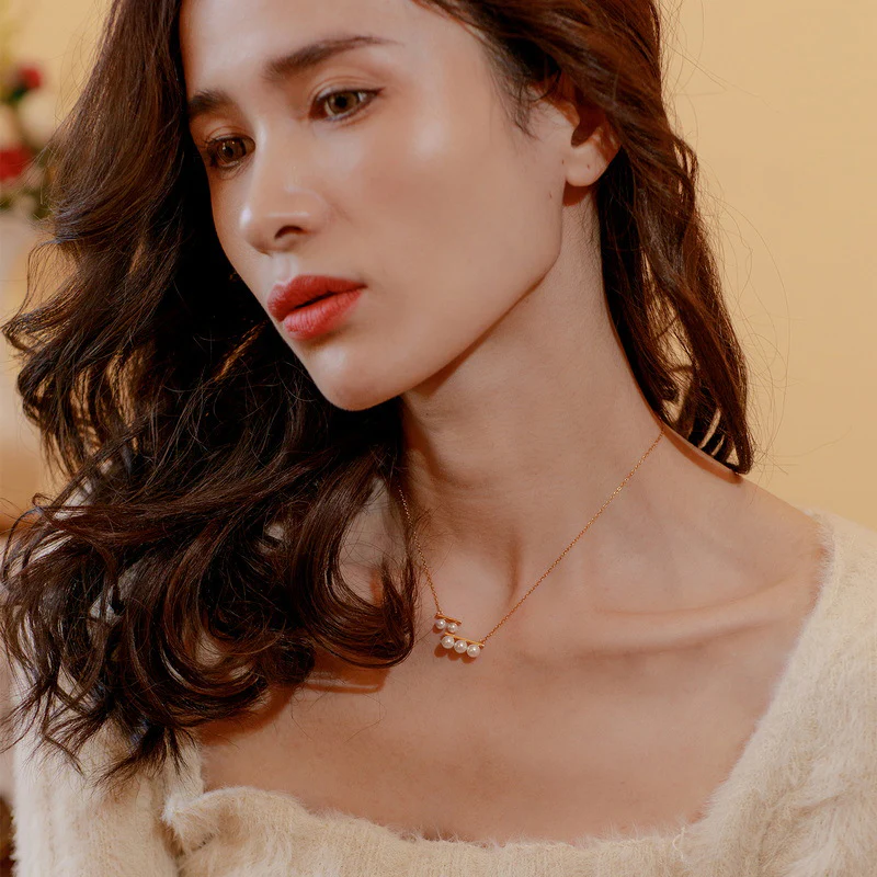 Balance Beam Pearl Pendant Necklace