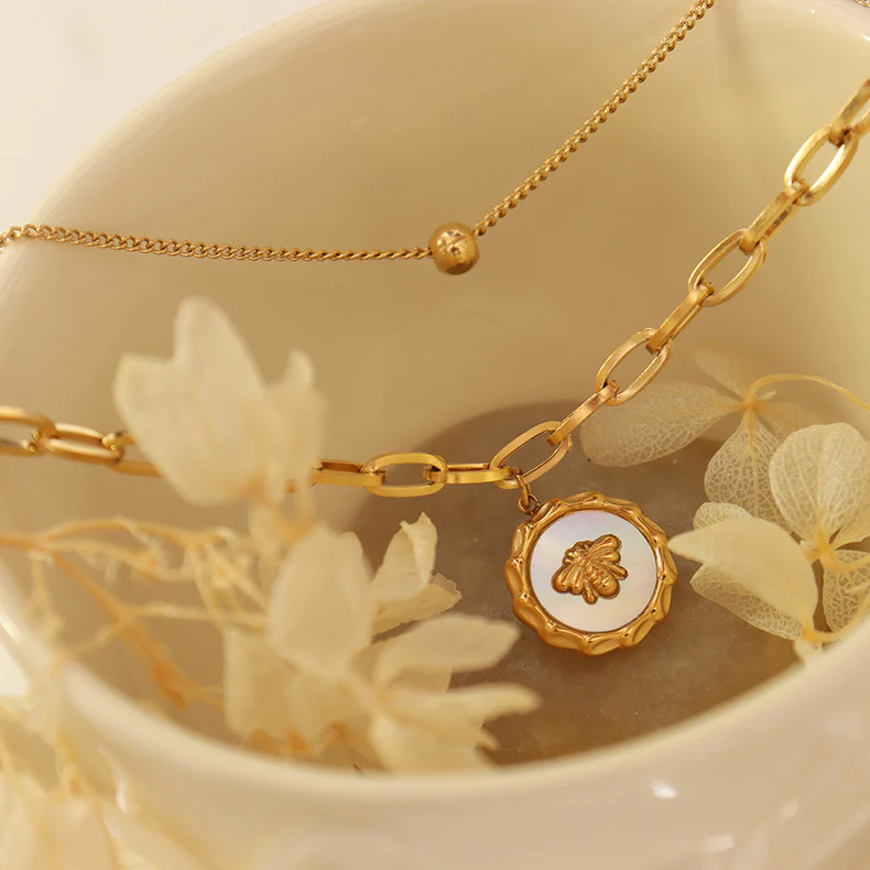 Animal Bee Seashell Pendant Necklace Earring Set