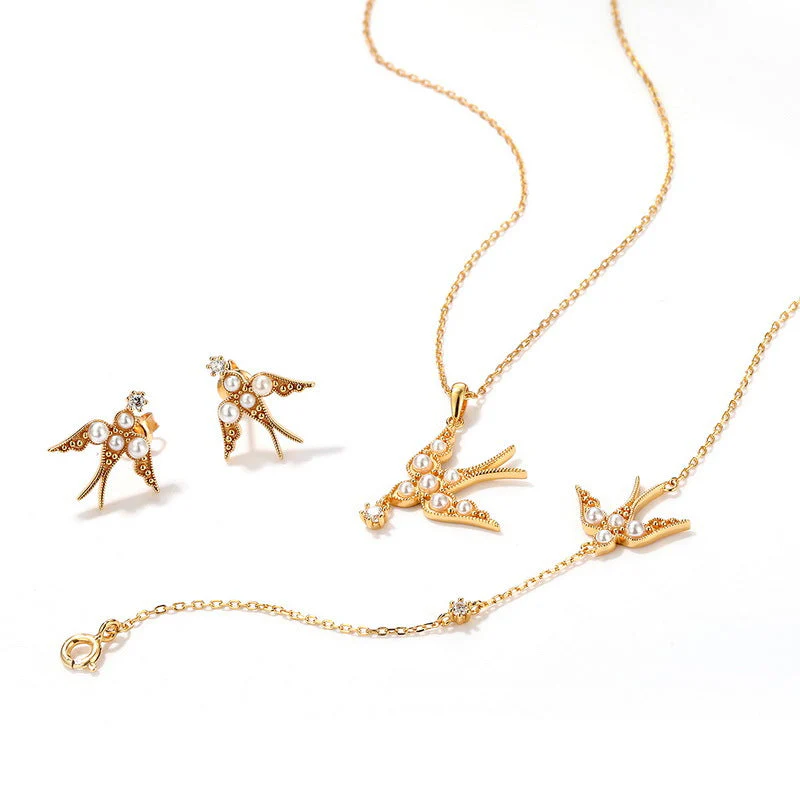 Dove Vintage Pearl Bracelet