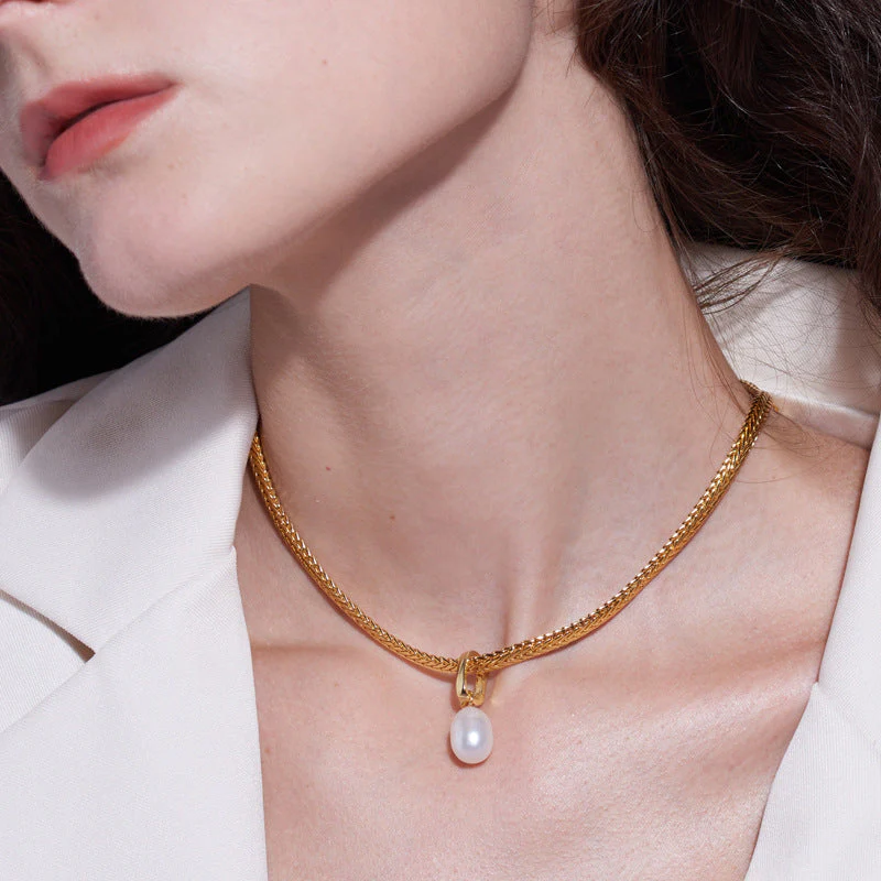 Single Pearl Chunky Chain Necklace