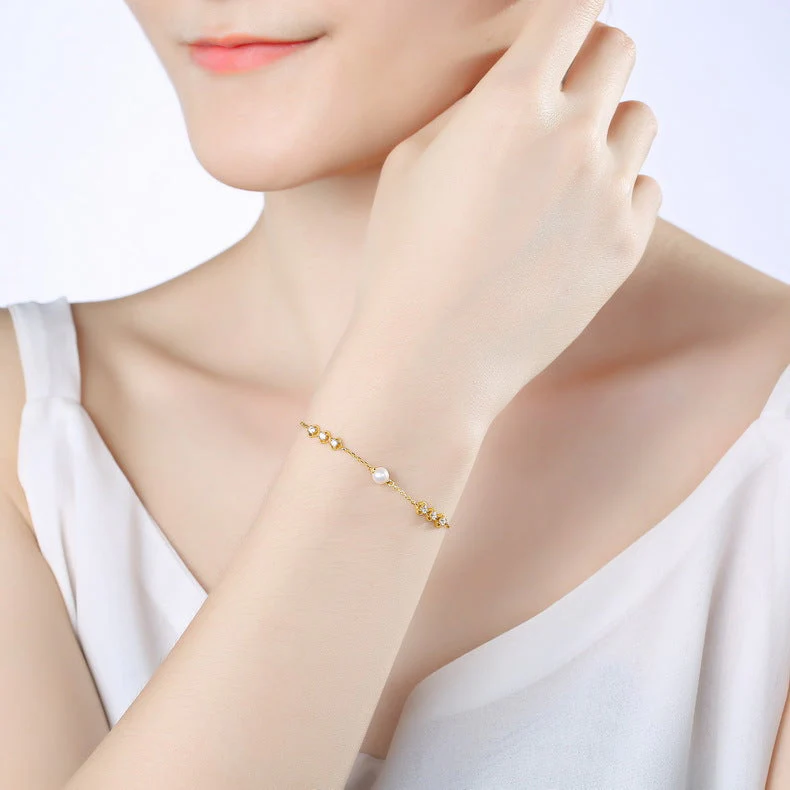 Small Pearl Bracelet