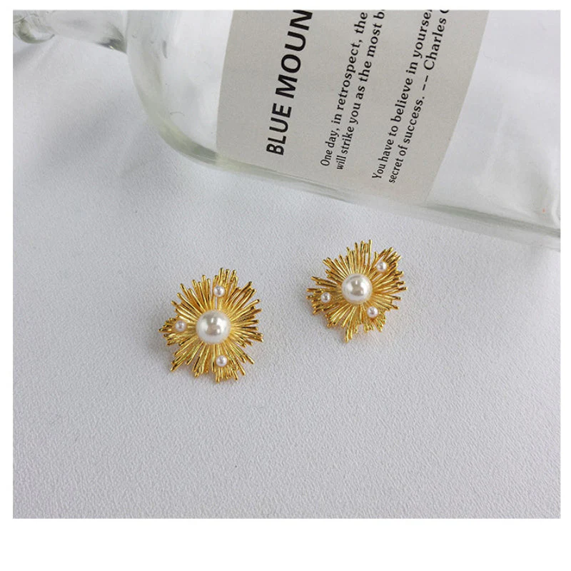 Novelty Stud Earrings With Pearls
