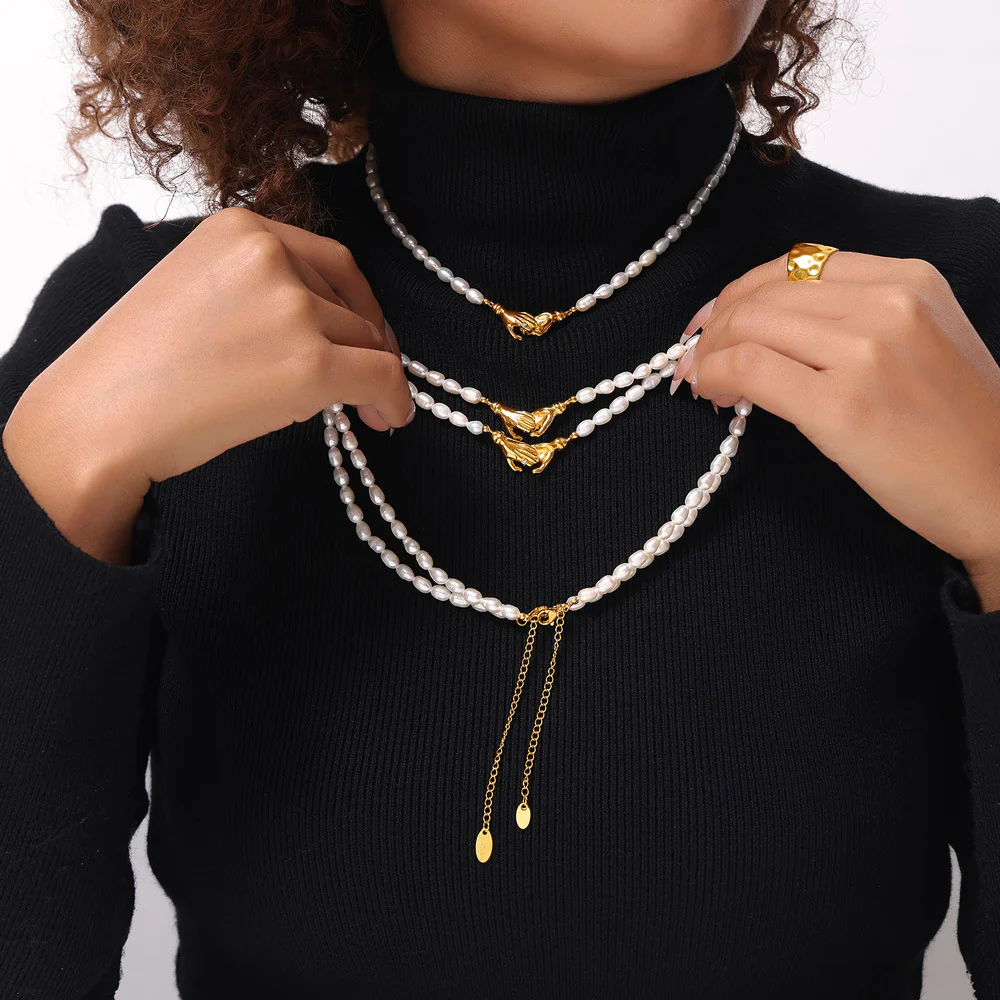 Shakehand Pendant Freshwater Pearl Necklace