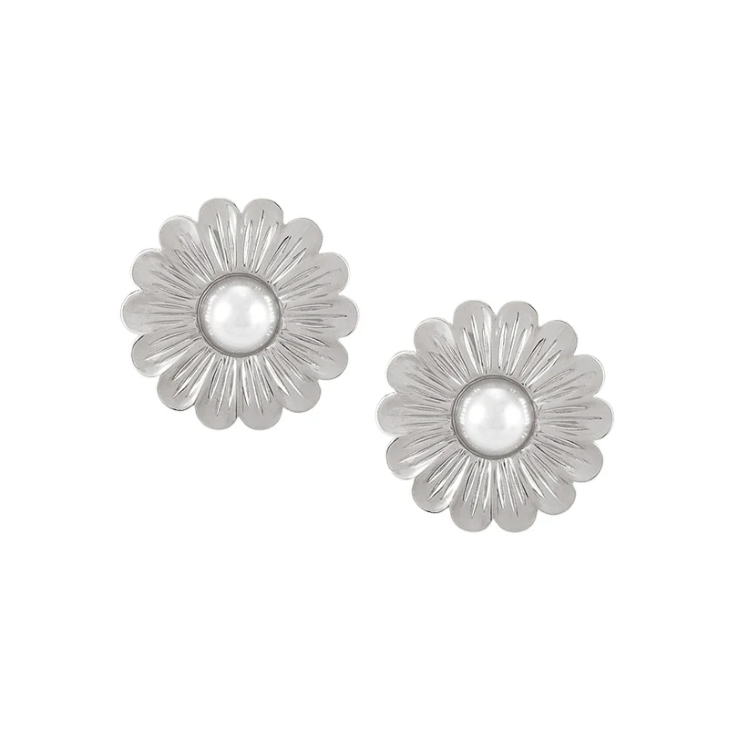 Daisy Flower Pearl Stud Earrings
