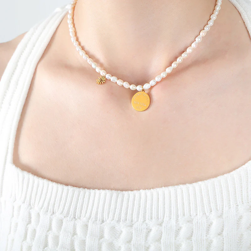 New York Coin Pendant Freshwater Pearl Necklace