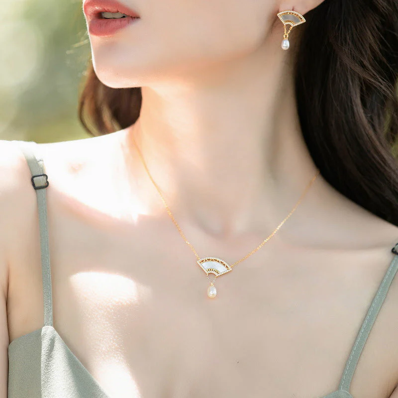 Fan Shape Mother of Pearl Necklace